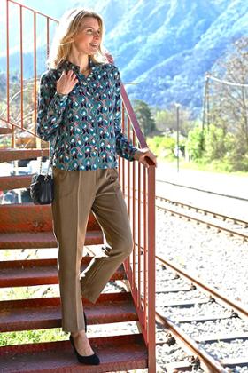 PANTALON AVEC BRODERIE