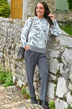 PANTALON AVEC BRODERIE