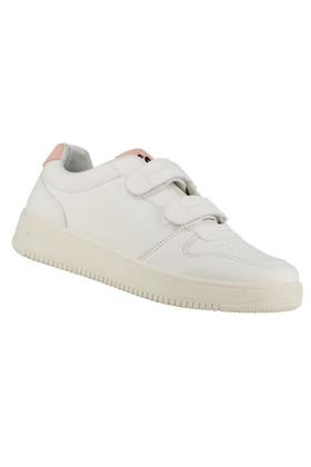 BASKETS AVEC VELCRO