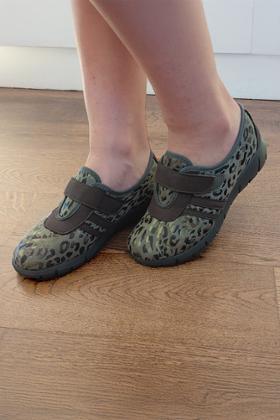 CHAUSSURES AVEC VELCRO